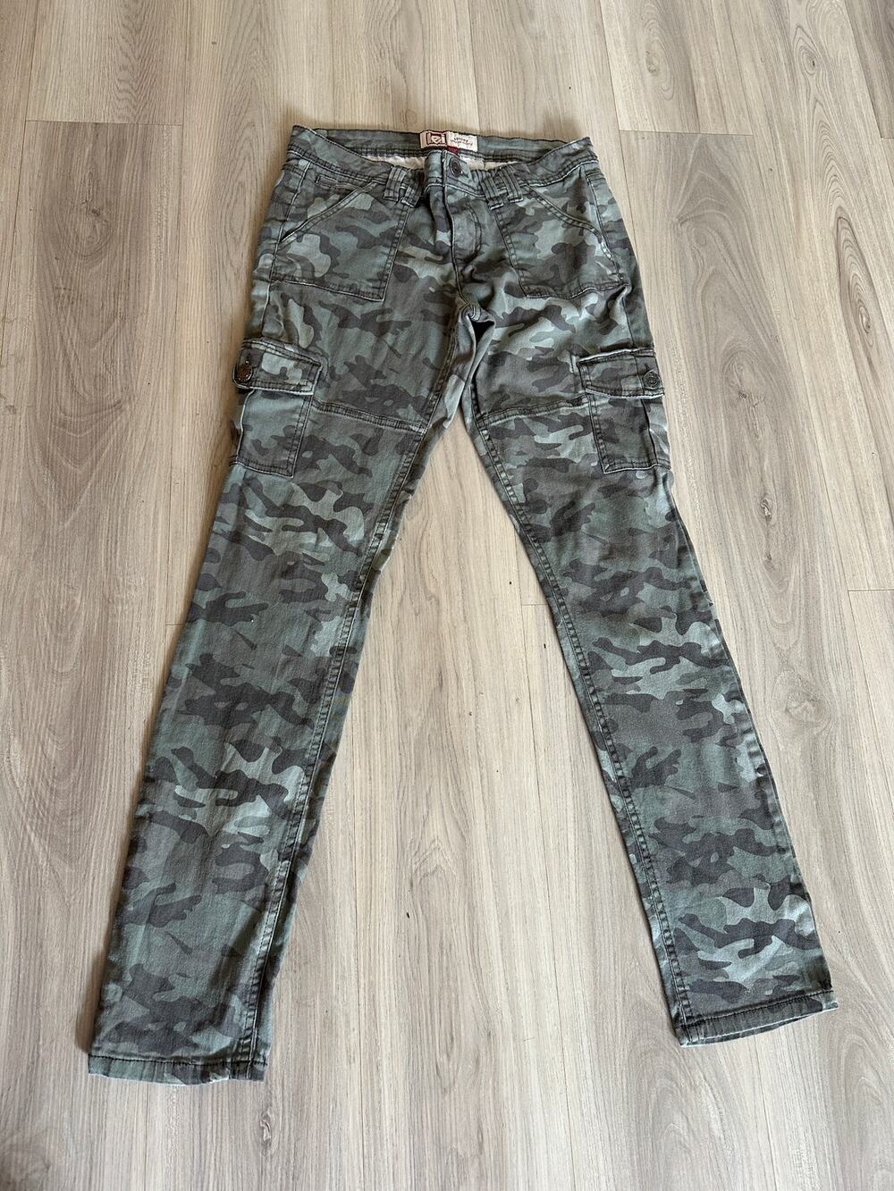 Ashley Towne Skinny Camo Cargo Pants Women’s Green Utility Style 3’5 Length